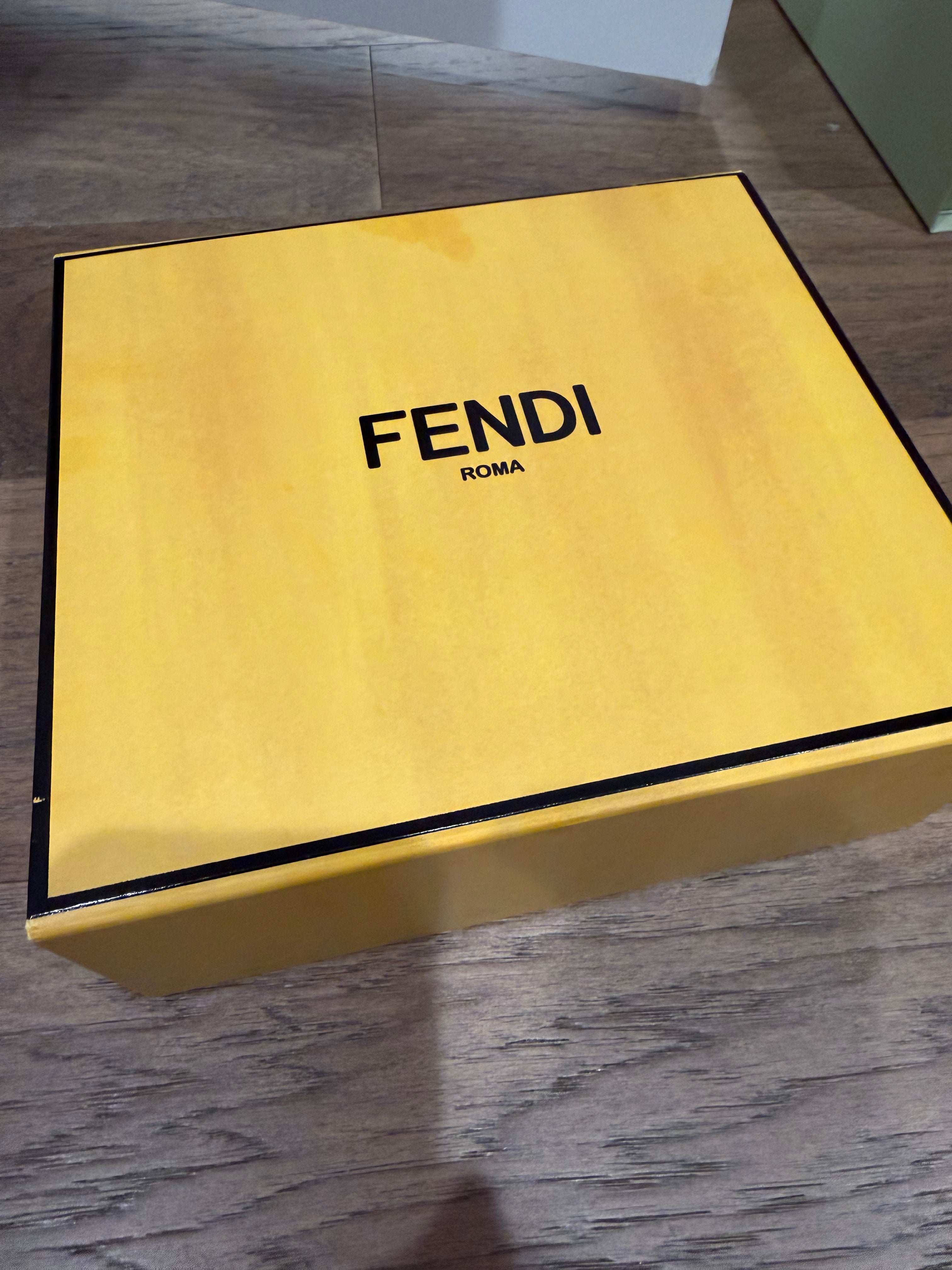 Fendi Peekaboo IseeU